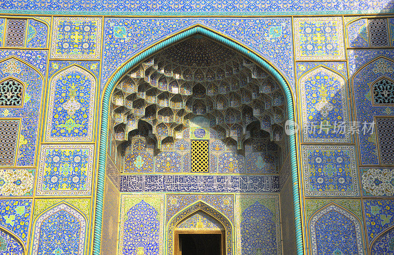 伊朗伊斯法罕Sheikh Lotfollah清真寺门。